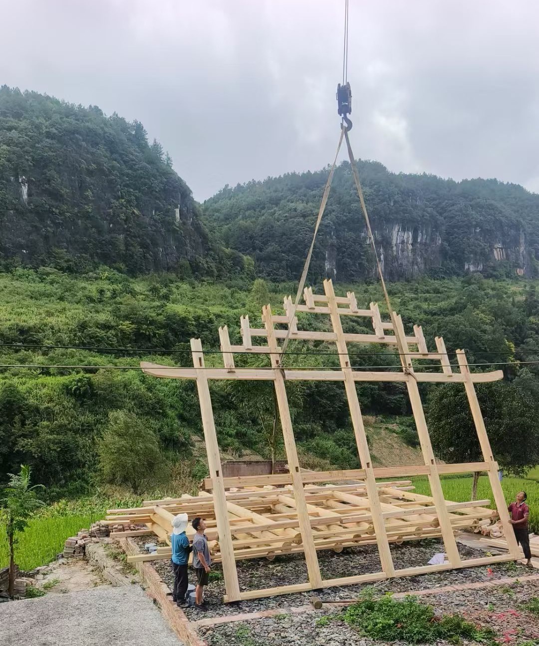 林芝市汽车吊出租公司怎么保证发动机散热问题