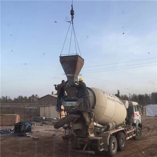 林芝市“精准瞄准”—— 吊车的 “定位导航” 技术