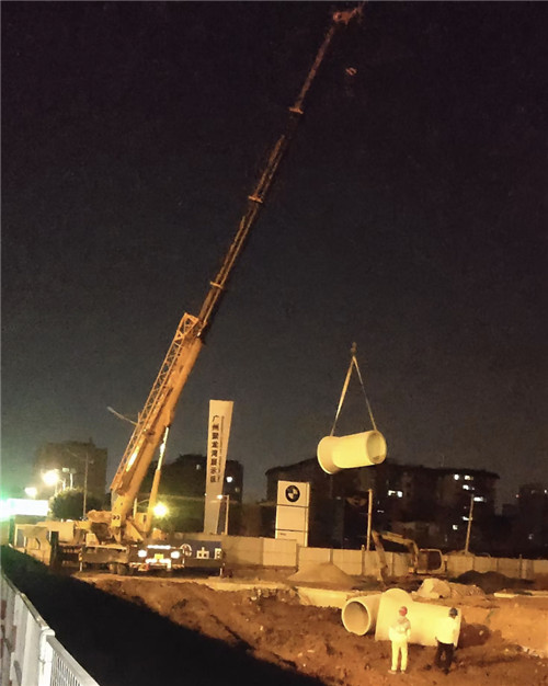 林芝市“弯臂矫正”—— 吊车的 “形变补偿” 技术