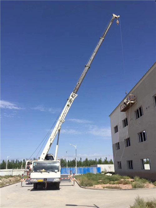 林芝市“轻装强干”—— 吊车的 “轻量化臂架” 技术