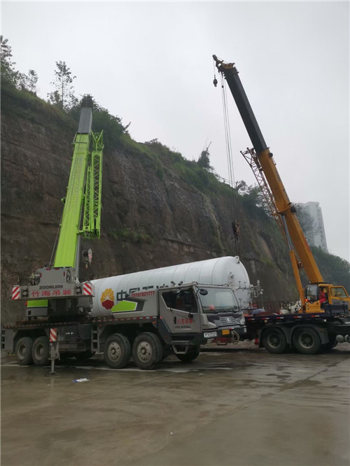 林芝市“不怕风雨冻”—— 吊车的 “恶劣环境适应” 技术